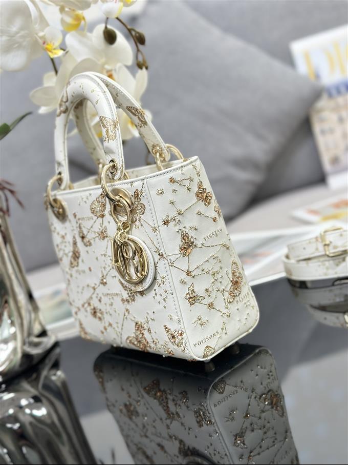 2025228Y1550P211618203