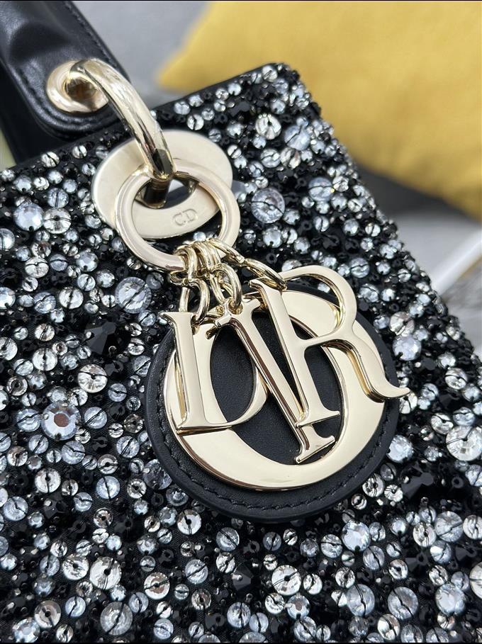 2025228Y1860P211618675