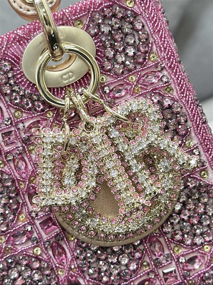 2025228Y2100P211619243