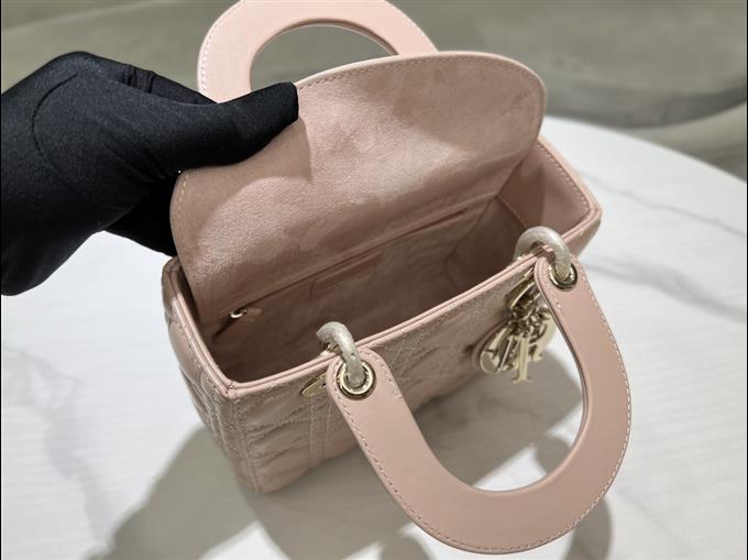 2025228Y650P211553600