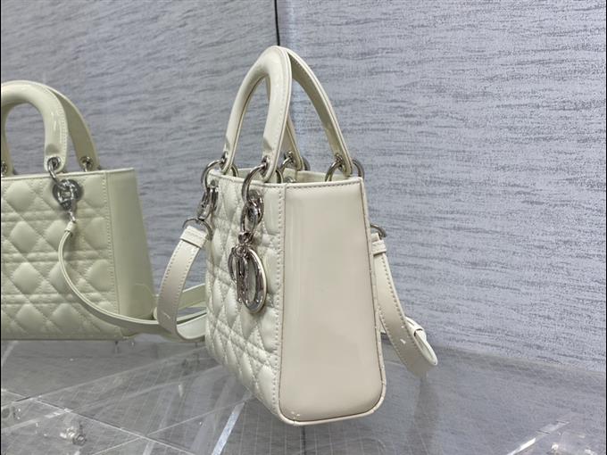 2025228Y650P211556674