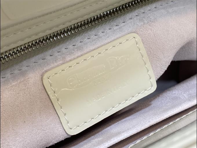 2025228Y650P211556720