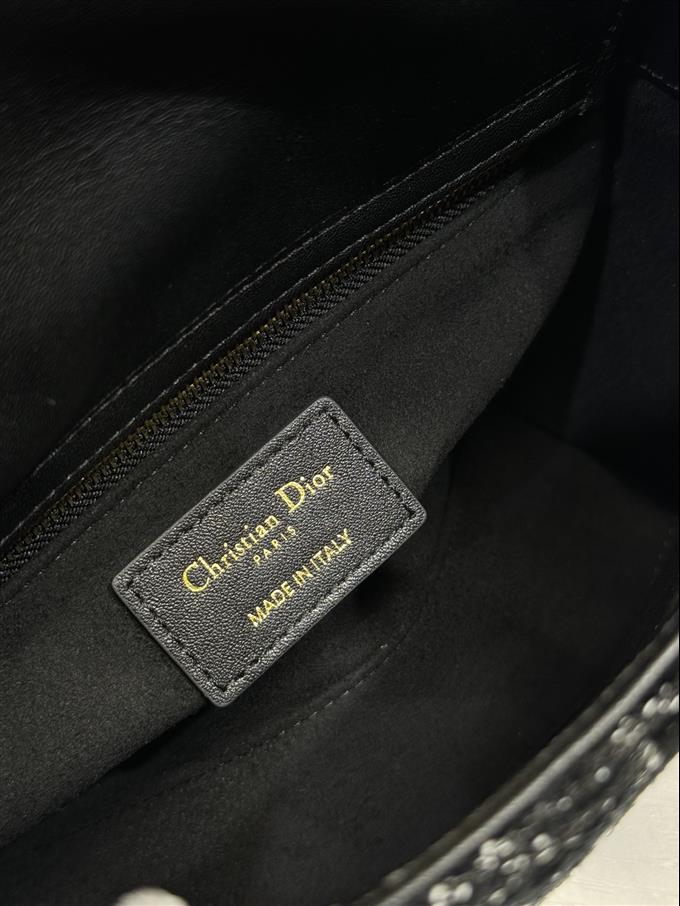 2025228Y650P211558101