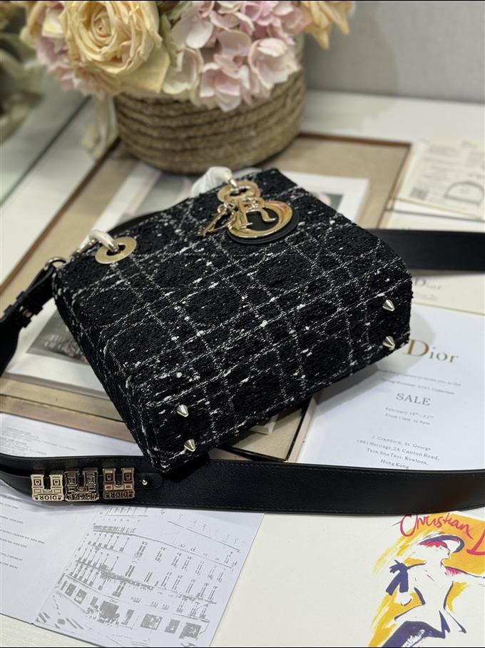 2025228Y650P21155823