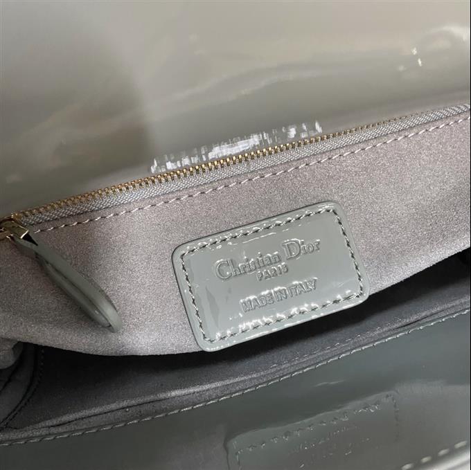 2025228Y650P211718309