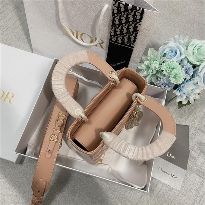 2025228Y650P211718718