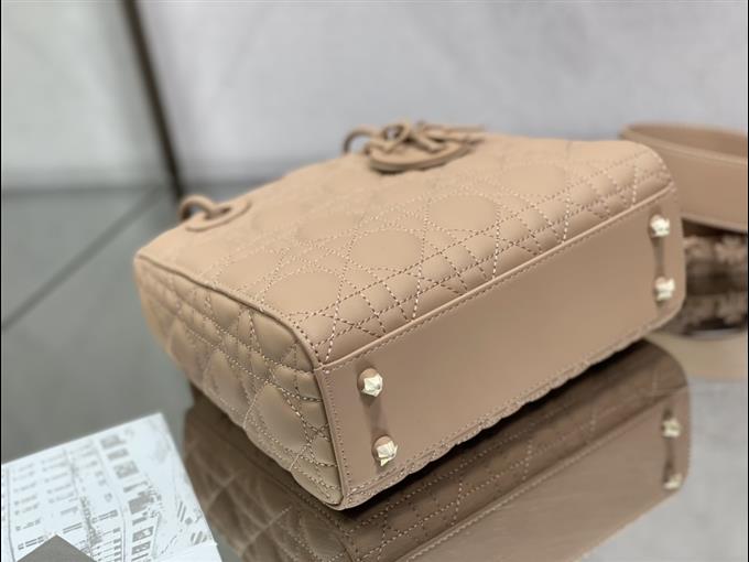 2025228Y700P211610444