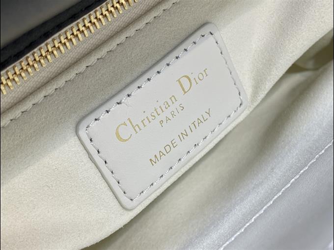 2025228Y700P211610899