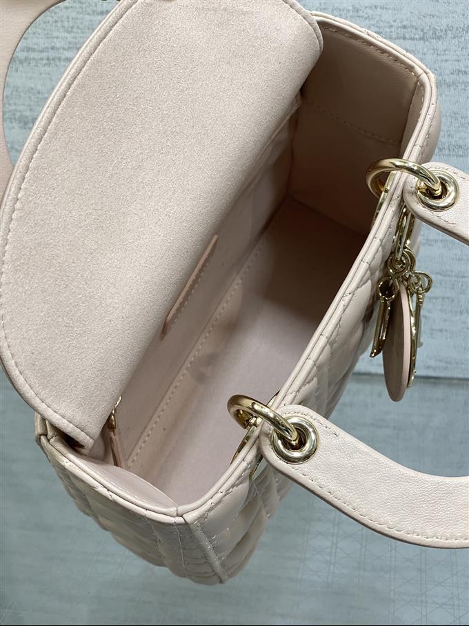 2025228Y700P211611590