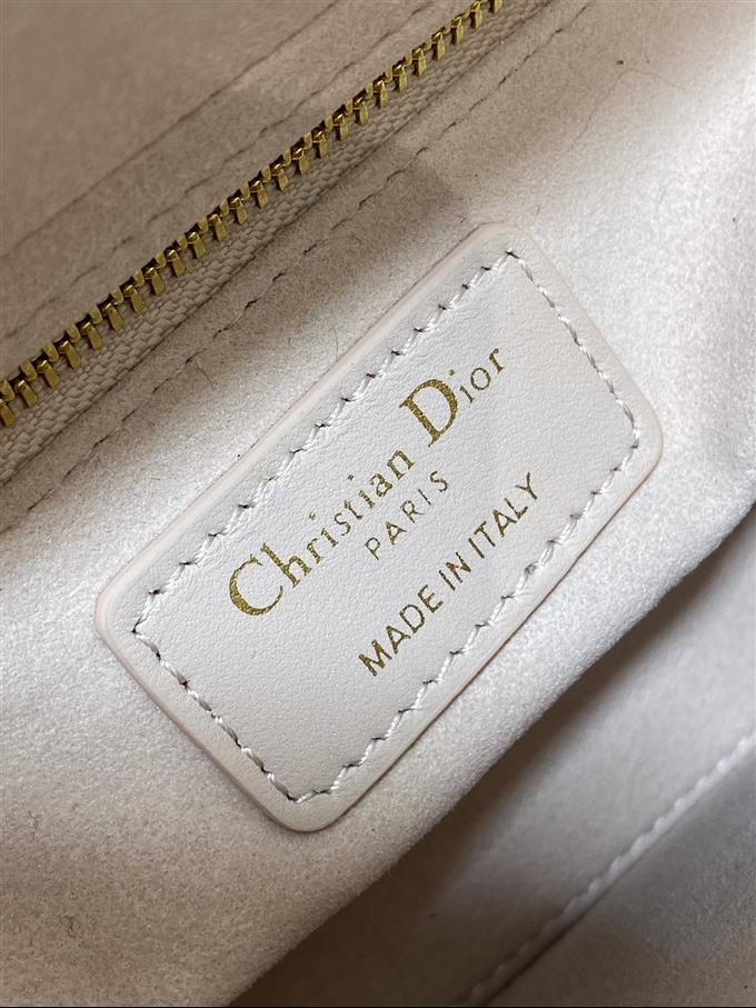 2025228Y700P211611606