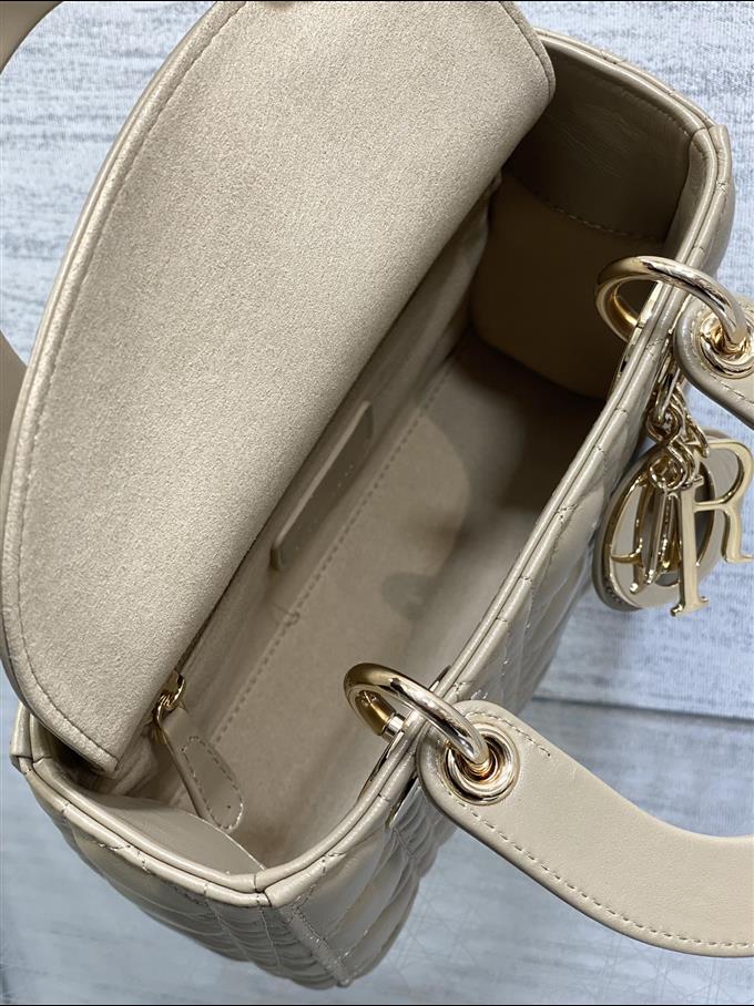 2025228Y700P211611733