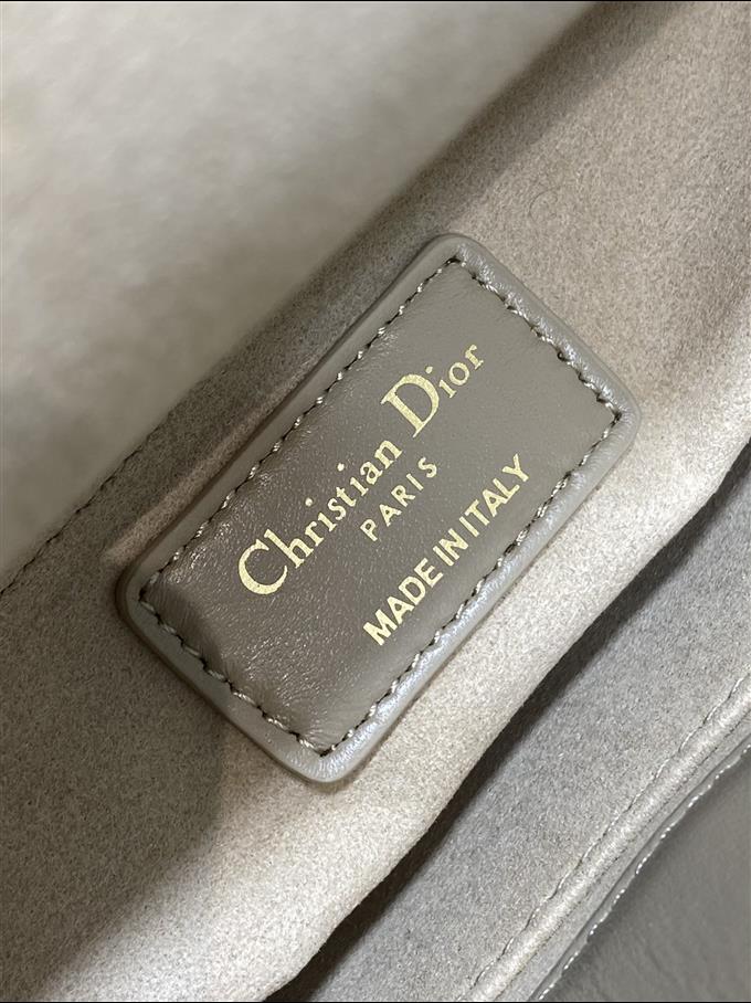 2025228Y700P211611749