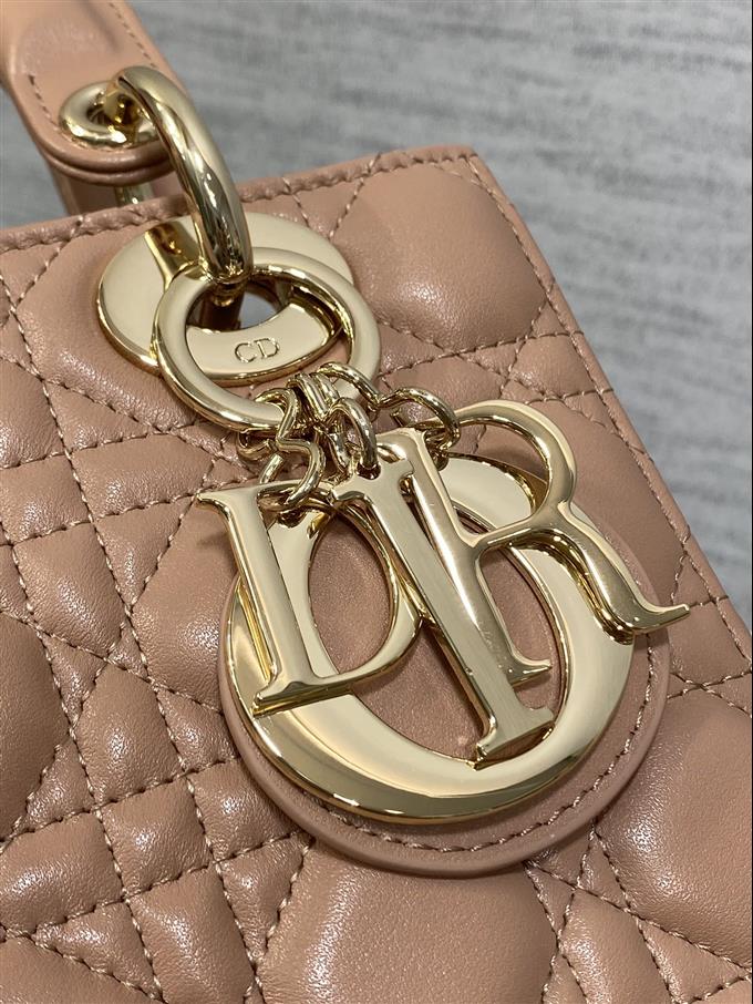 2025228Y700P211611796