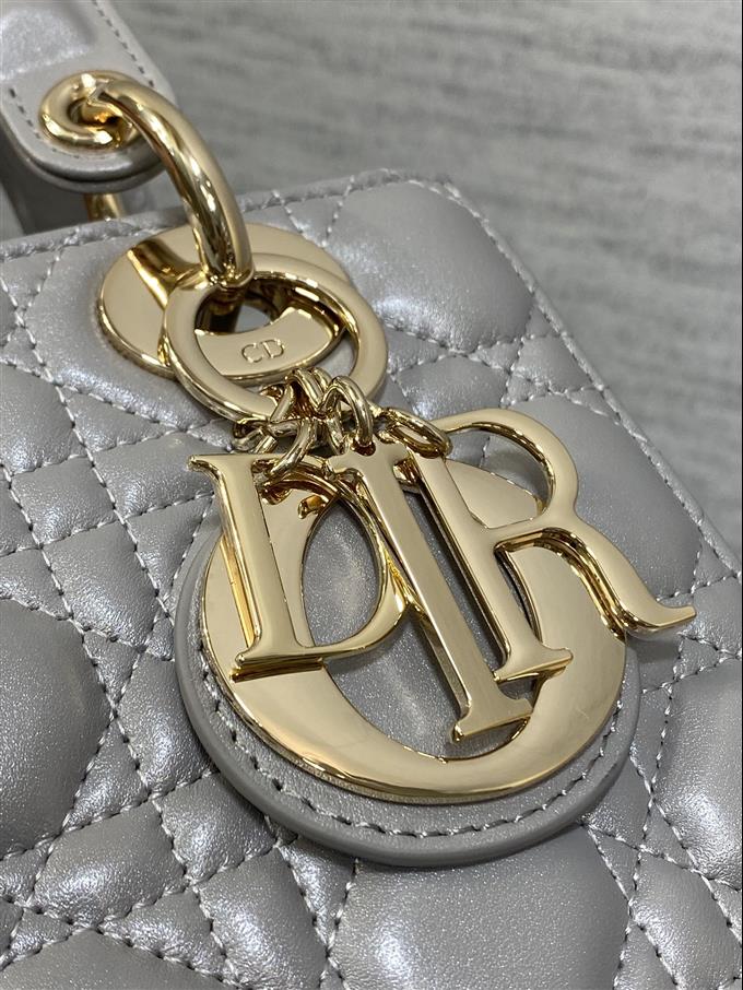 2025228Y700P21161186