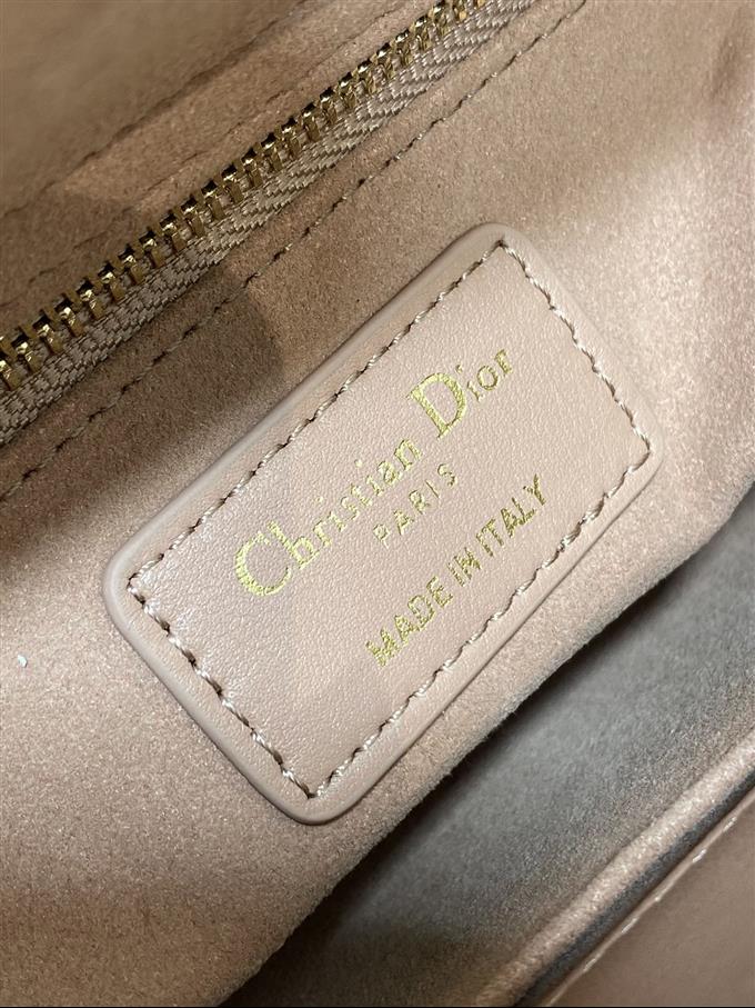 2025228Y700P211611889