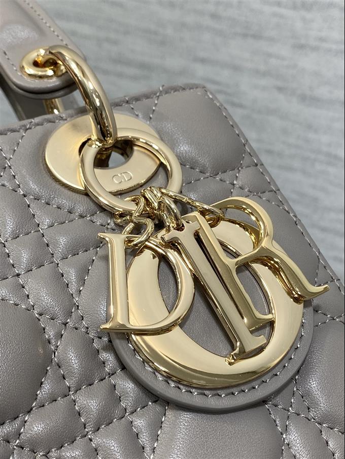 2025228Y700P211611934