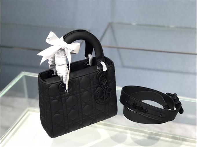 2025228Y700P211612821