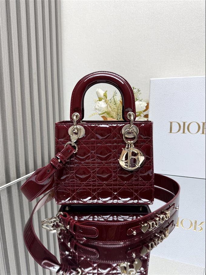 2025228Y700P211619590