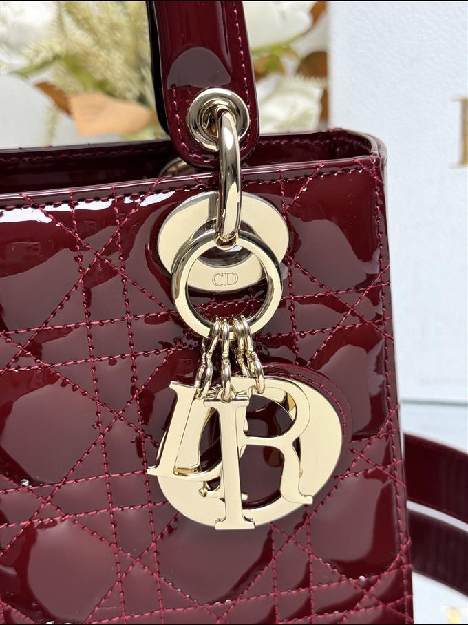 2025228Y700P211619604