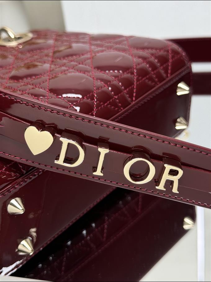 2025228Y700P211619682