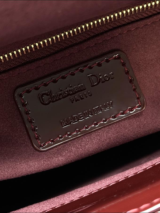 2025228Y700P211619697