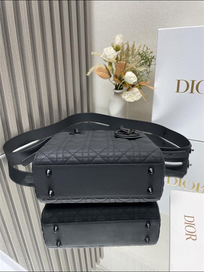 2025228Y700P21167470