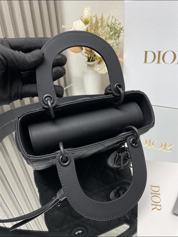 2025228Y700P21167485