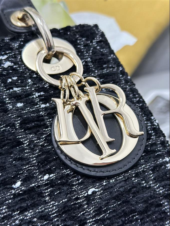 2025228Y700P21168751