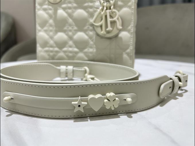 2025228Y700P211723236