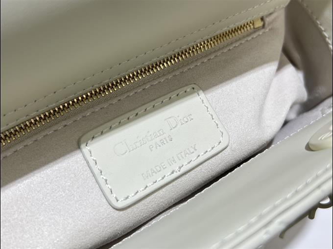 2025228Y700P211723315