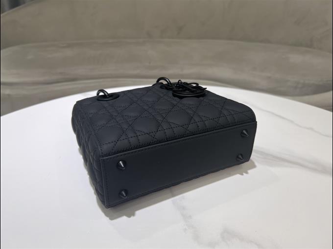 2025228Y700P211723566