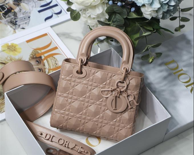 2025228Y700P222458687