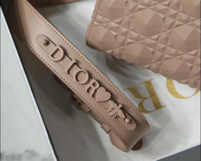 2025228Y700P222458764