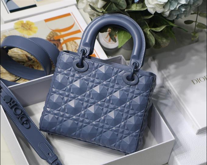 2025228Y750P211614688