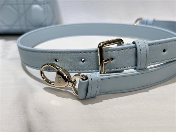 2025228Y750P211615115