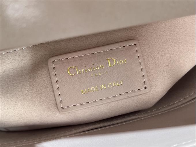 2025228Y750P211615463