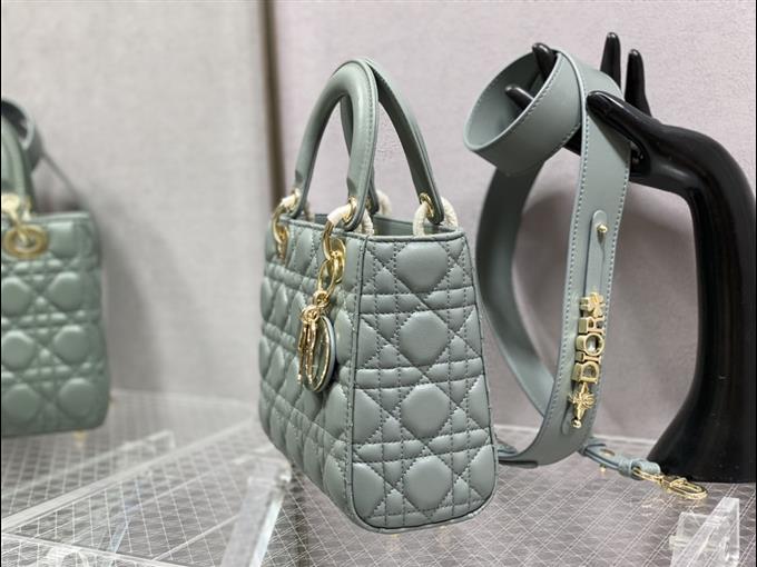 2025228Y750P211615683