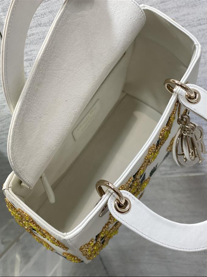 2025228Y1380P205715108