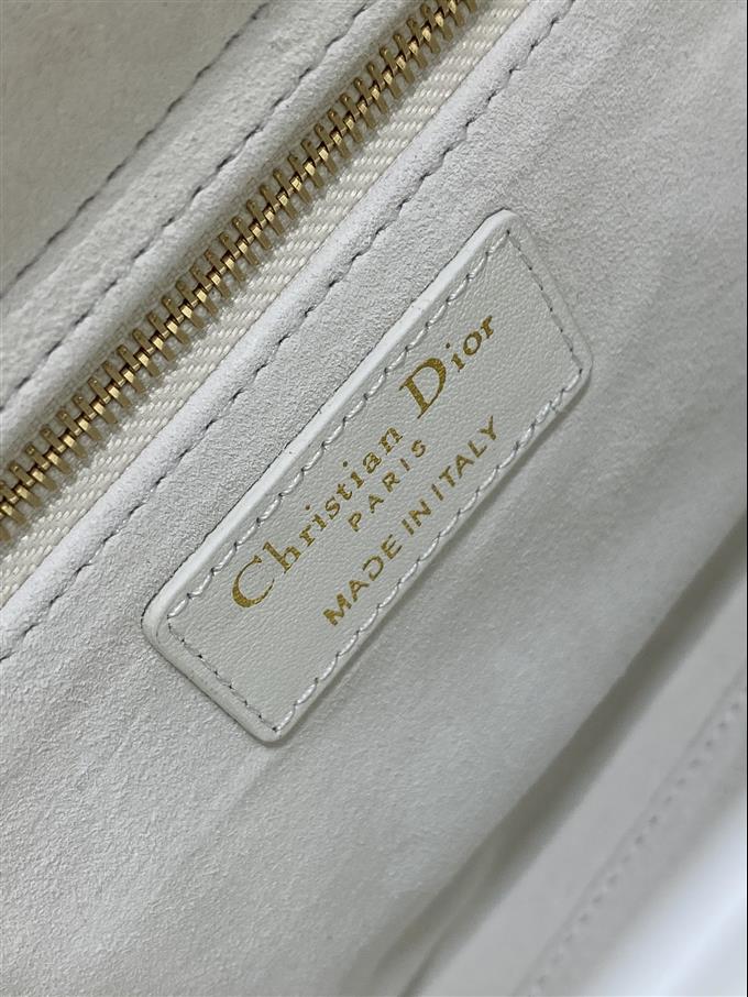 2025228Y1380P205715124