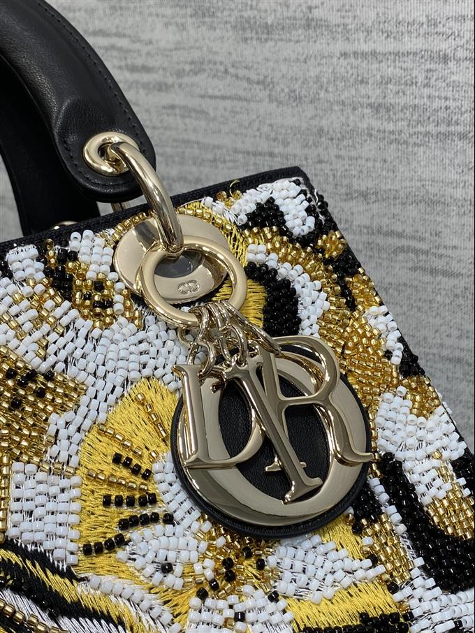 2025228Y1380P205715312