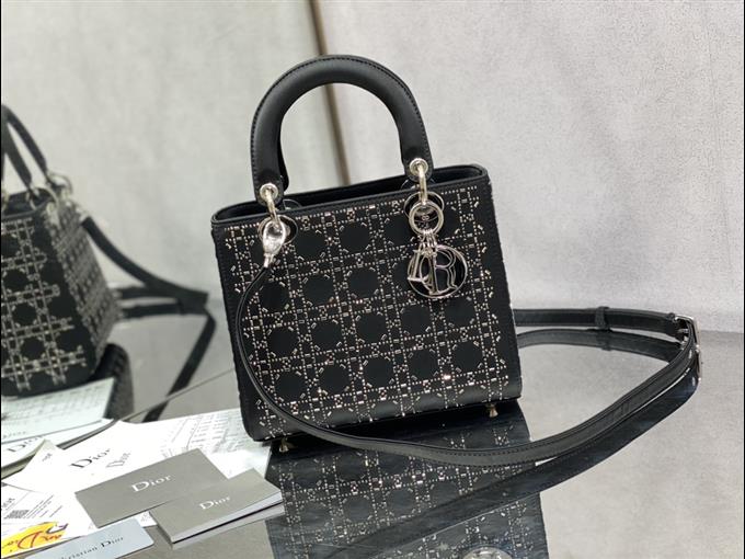 2025228Y550P211344648