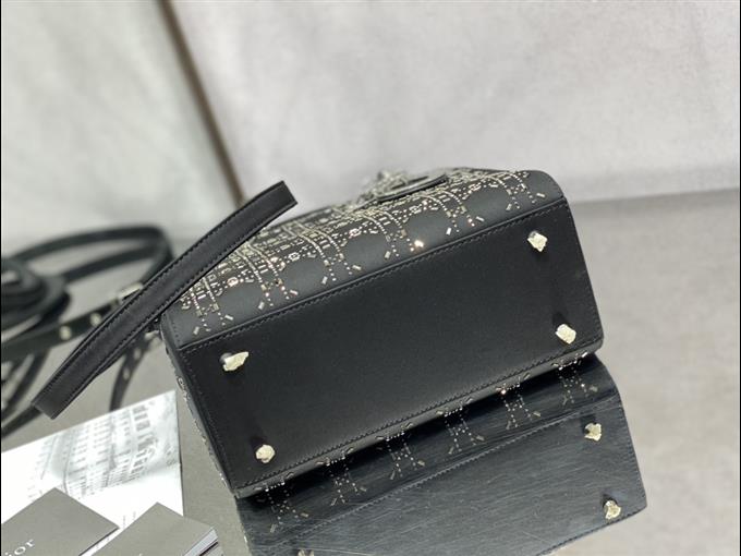 2025228Y550P211344743