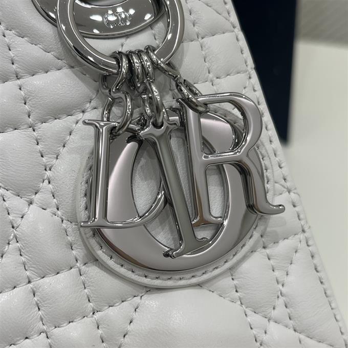 2025228Y600P22438667