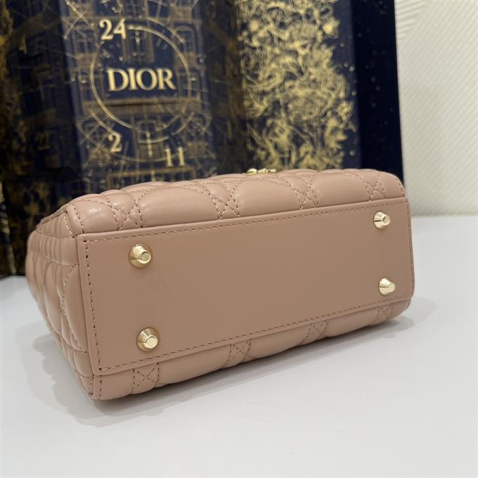 2025228Y600P22440589