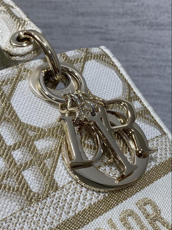 2025228Y620P211344977