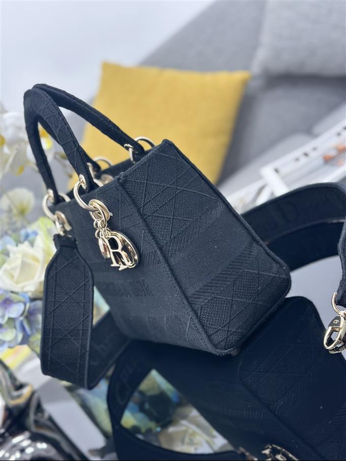 2025228Y620P211357147