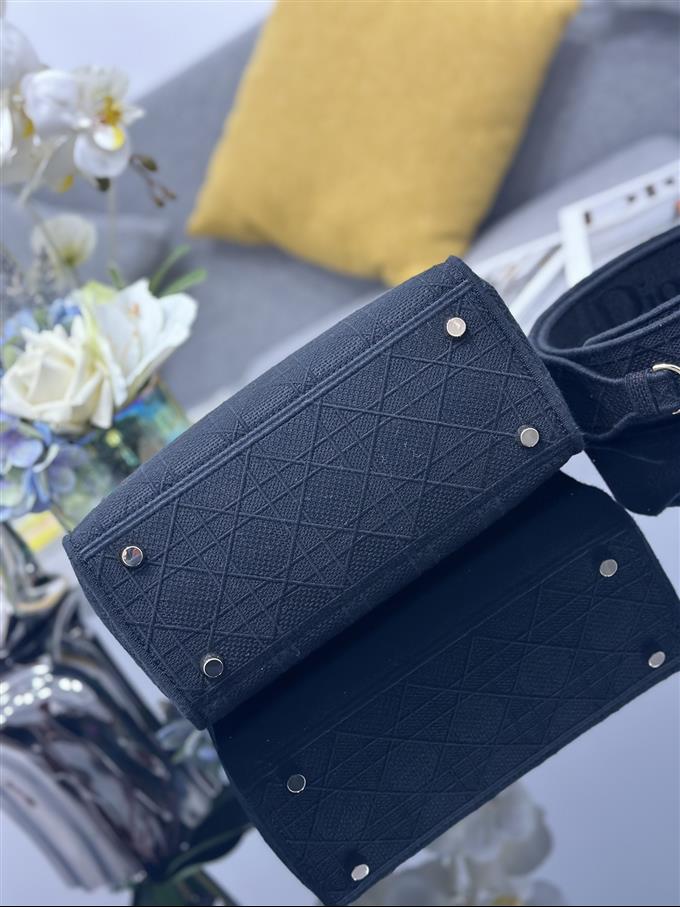 2025228Y620P211357163