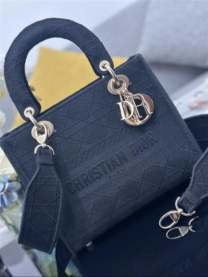 2025228Y620P211357178