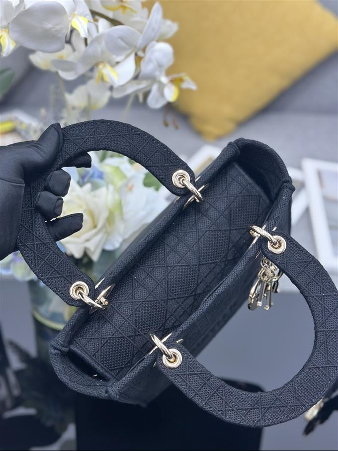 2025228Y620P211357209