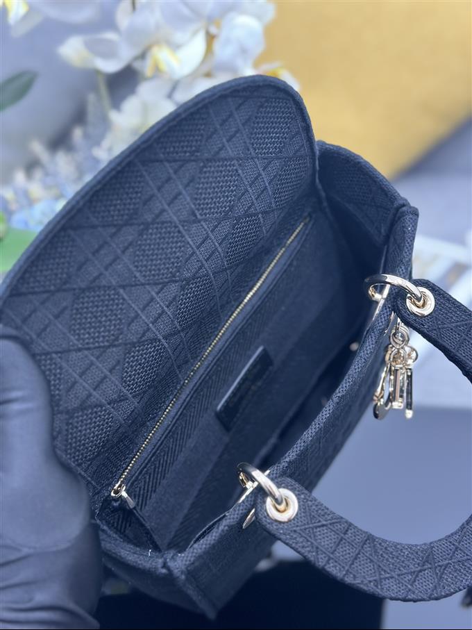 2025228Y620P211357226